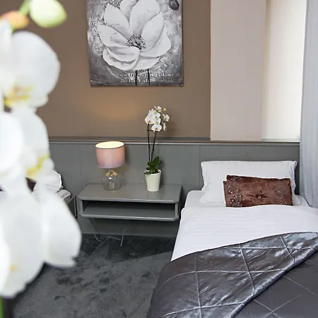 Lux Hotel 3*