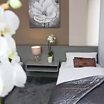 Lux فندق 3*