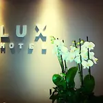 Lux فندق 3*
